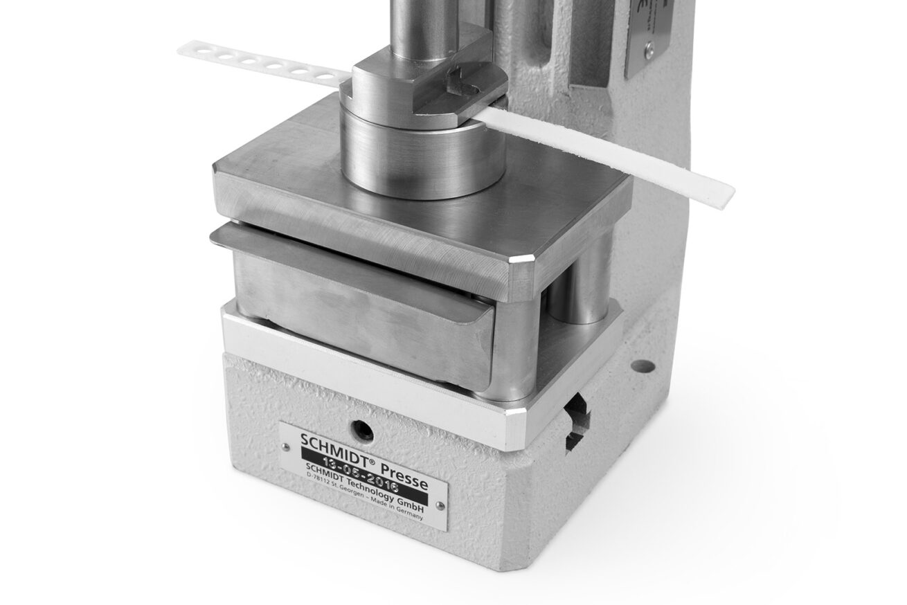 Liquid filling machine for filling microdoses of liquid